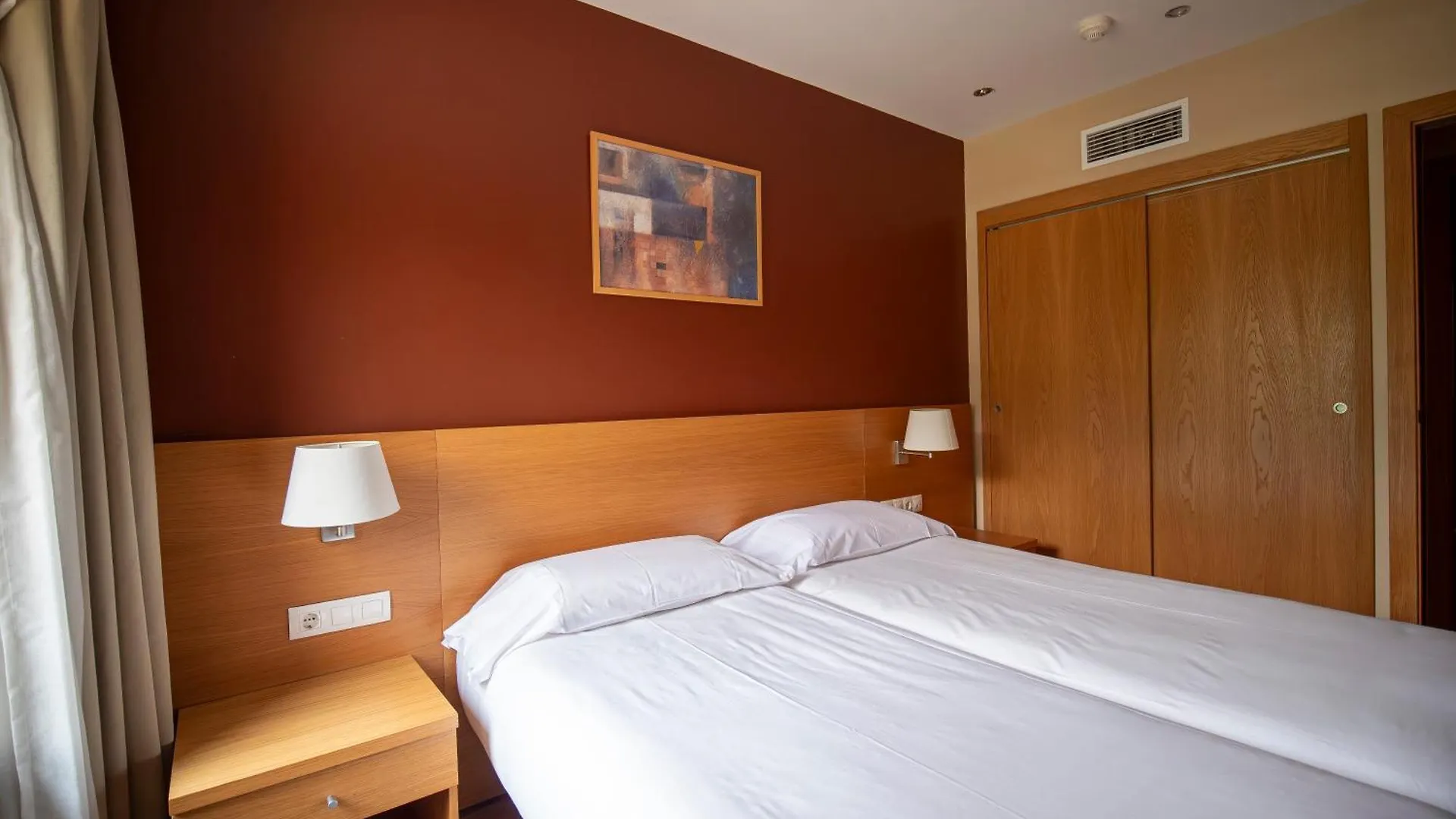 Aparthotel Siente Boi & Spa Pla de l'Ermita 4*,